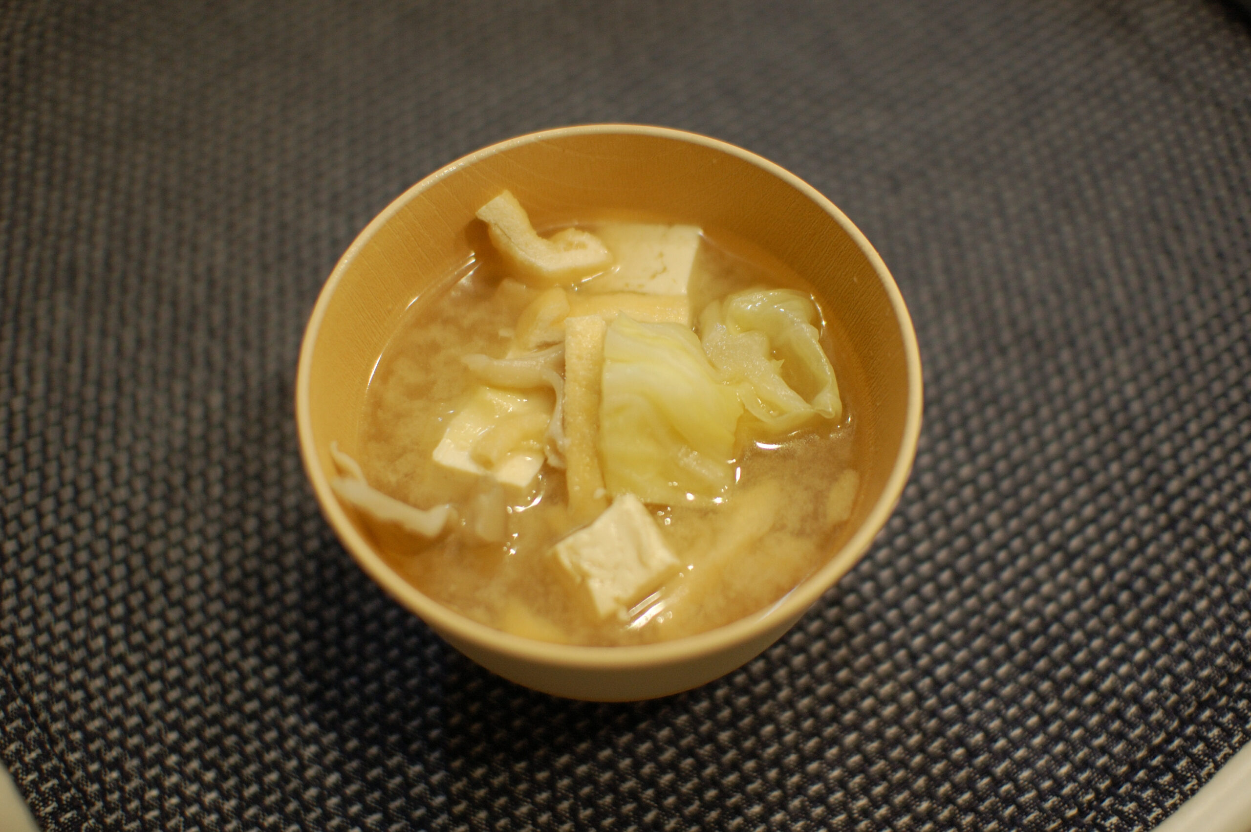 舞茸キャベツ揚げと豆腐のお味噌汁